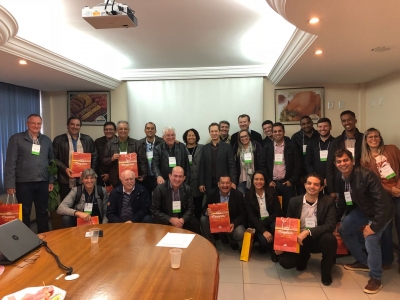 Dirigentes da Cooperfarms participam de intercâmbio em Santa Catarina