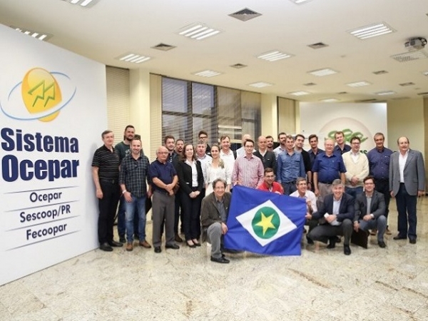 Diretores da Cooperfarms conhecem experiências de cooperativas do Paraná
