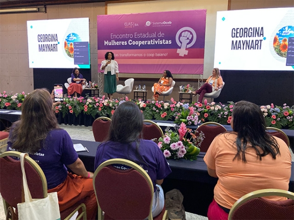 Cooperfarms participa de encontro estadual de mulheres cooperativistas, em Salvador