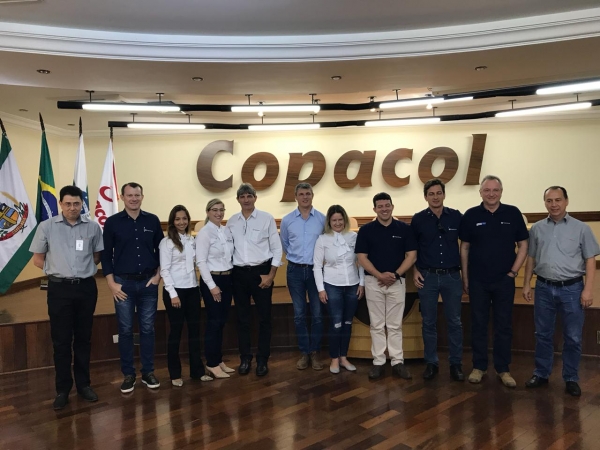 Dirigentes e cooperados da Cooperfarms participam de intercâmbio no Paraná