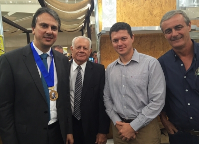 Governador cearense, Camilo Santana; presidente da FAEC, Flávio Saboya; cooperado, Moises Schmidt e o diretor executivo, Carlos Meurer.