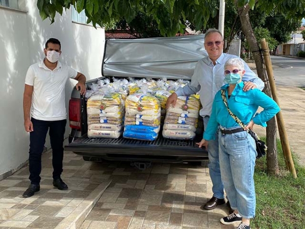 Diocese de Barreiras recebe 50 cestas básicas oriundas de fundo social da Cooperfarms